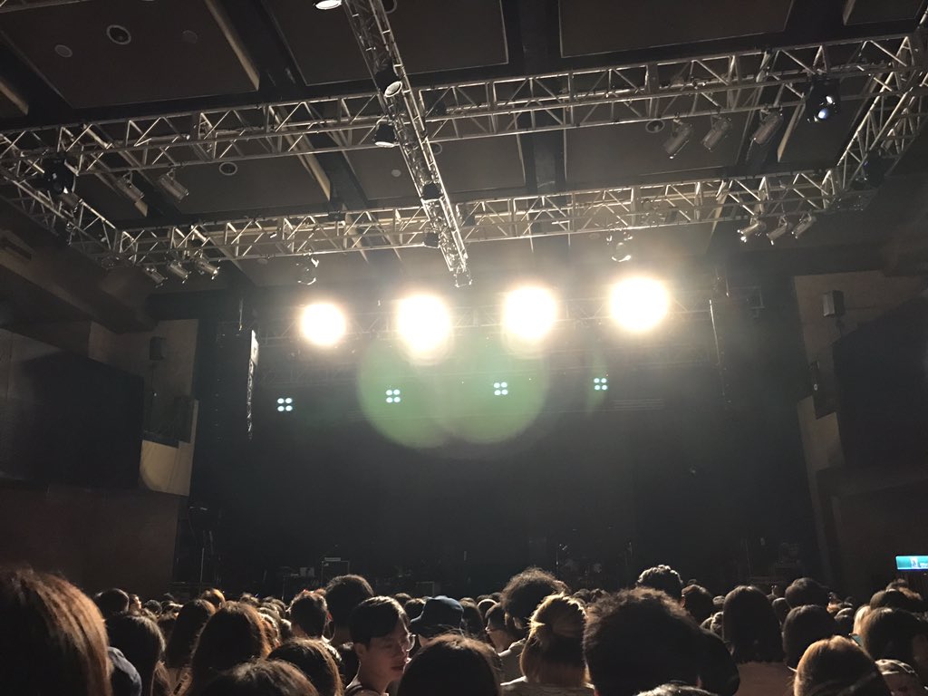 KASAFALA's tweet photo. 今日はあの日本のバンドを観させていただきます!謝謝
#台湾 #台北 #attshowbox https://t.co/5YwbpGRc99