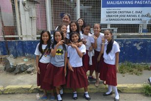venuscatindoy's tweet photo. nakakamiss yung mga classmates mung makulit gagabay sila sayo pag may problema ka tapos parang tinuring muna silang parang kapatid...☺☺☺♥♥♥ https://t.co/RpblqemZFs