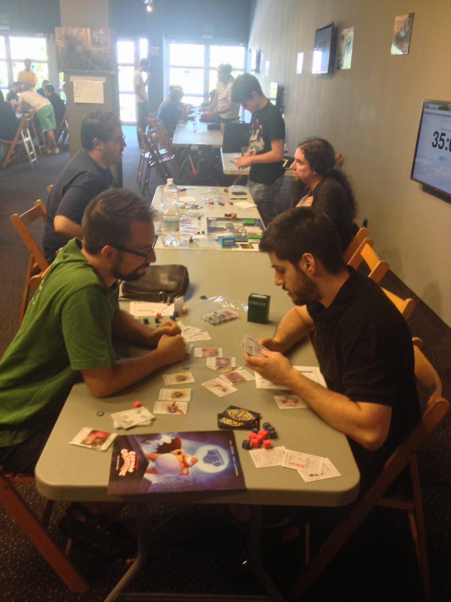 BernabeuComics's tweet photo. Vaya mañana en los #Nacionales17 de #NetrunnerLCG, #JuegoDeTronosLCG y #Ashes en @Cines_Kinepolis. @FFGames_ES @Edge_Ent @ffgop_es https://t.co/RlQIK74nD4