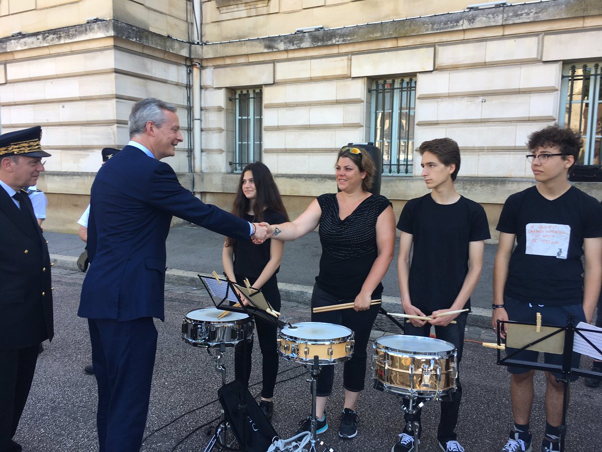 La mémoire du Général de Gaulle honorée ce matin par <a href="/BrunoLeMaire/">Bruno Le Maire</a> à Evreux ! #18juin