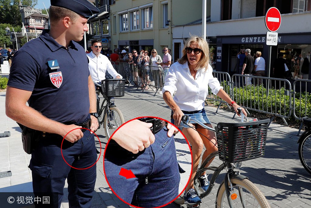 大哥，拉链没拉