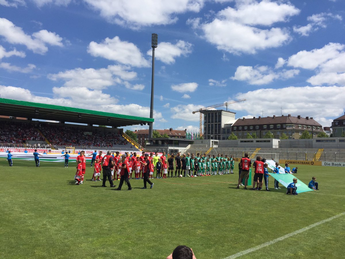 DinoBernabeo's tweet photo. #U17Finale #BayernU17 vs. #WerderU17 im schönen Grünwalder Stadion mit @ochsenblase https://t.co/iQ5Jhmb629