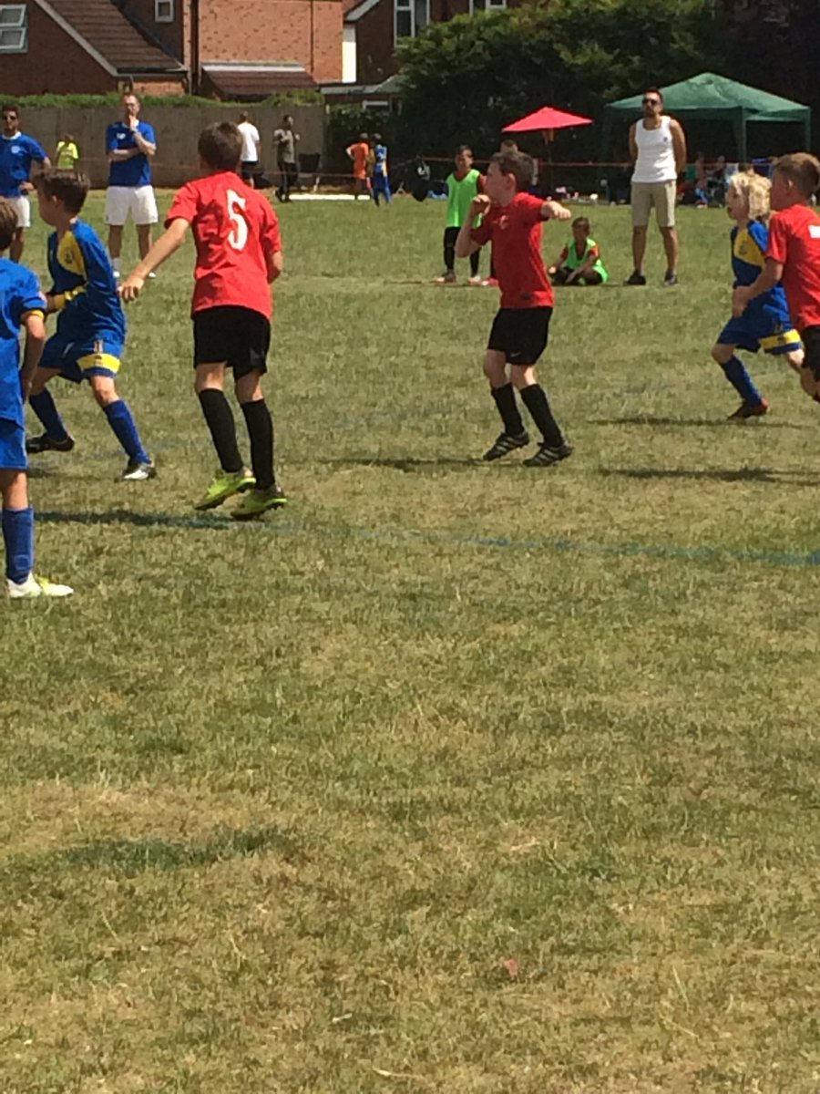 Another glorious day for some football <a href="/MeadowSportsFC/">meadow sports fc</a> Great turnout from across the county #grassroots #charterstandard