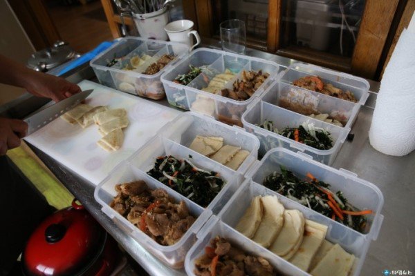 scjchurch_en's tweet photo. #ShincheonjiVolunteer #lunchbox #SideDish for #neglected people.
#ShincheonjiChurch #love #ZCMC https://t.co/cFnRAKC8r0