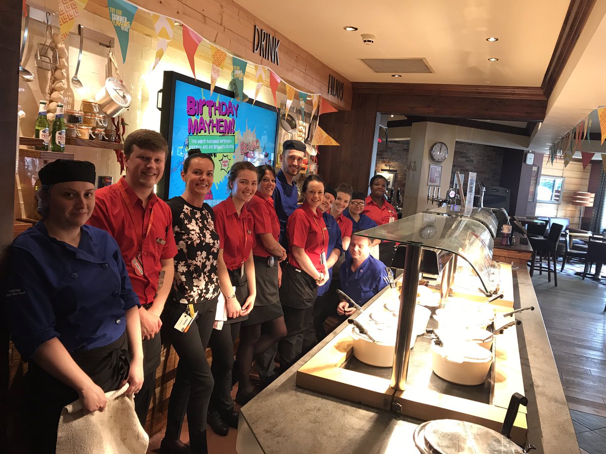 Team Bexleyheath ready for a busy Fathers Day! #OneWinningTeam #LargeCarvery #HotHotHot <a href="/JoGolding6/">Jo Golding</a> <a href="/GRigden/">Retirement Life is great</a> @brewersfayre <a href="/WeAreSUGM/">WeAreSUGM</a>