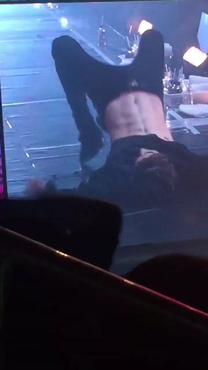bbmQ1a's tweet photo. ซิกแพคเป็นลูกๆเลยค่ะ ฟิตแบบชัดเจนมาก😭😭😭😭😭😭😭😭😭😭😭😭😭🚨🚨🚨🚨🚨🚨🚨🚨🚨🚨🚨 #GOT7inBangkok #Mark https://t.co/4gsKR7b0ni