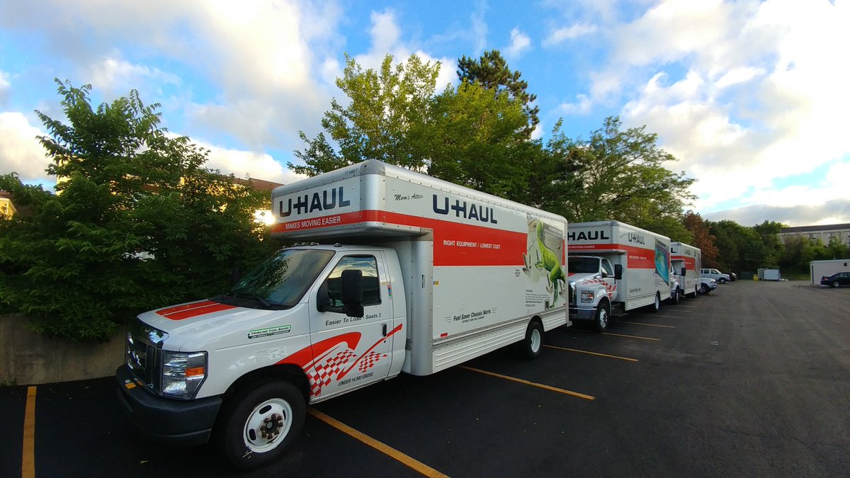 dwhynes's tweet photo. This @uhaul convoy's rested and ready for the final push today. #eastboundanddown https://t.co/PRiSs8hPih