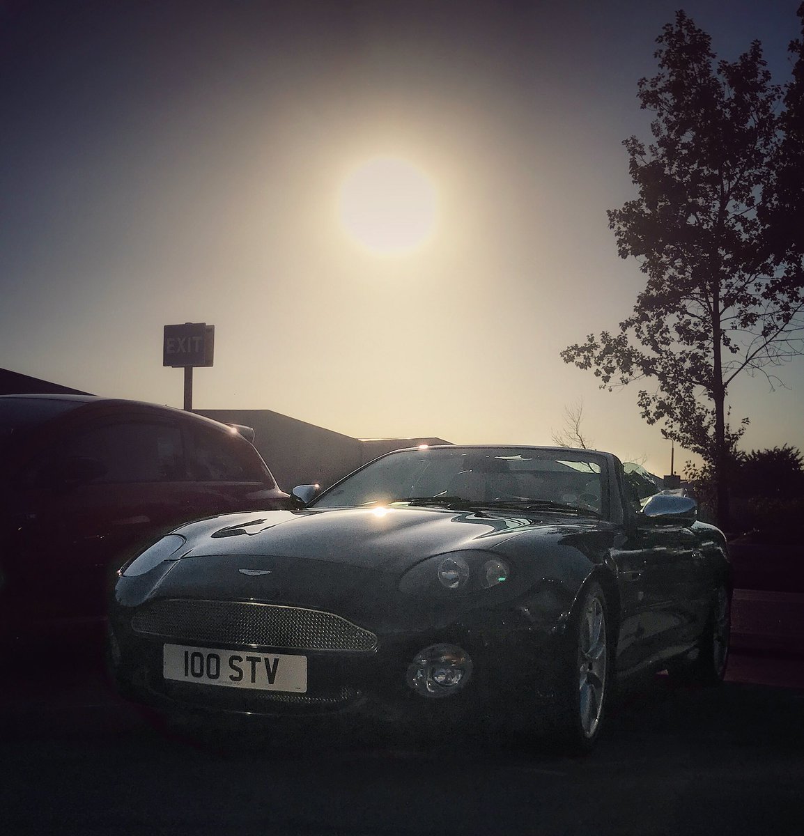 The_Marques_Man's tweet photo. Had to be the best car at @Boosted_NW last night, timeless classic... #want https://t.co/pWjj1lbeIf