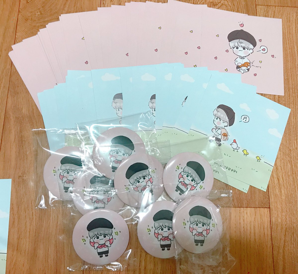 minppoppi's tweet photo. [🎀] 말썽부렸던(ㅠㅠ) 특전을 드디어 공개합니다. 배송을 우편/등기/택배 중 어느 것으로 보내야할지 고민하고 있습니다. 이번주 내로 모두 발송됩니다. https://t.co/owoWfQE76B