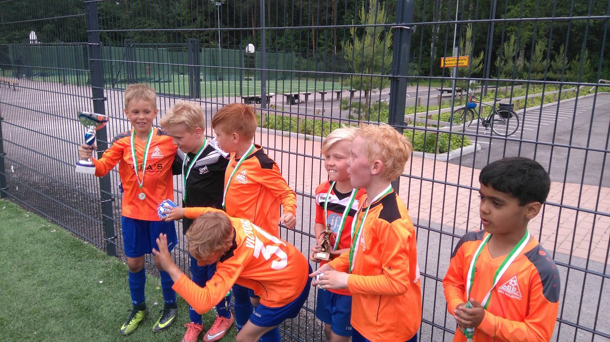 ppj08edustus's tweet photo. Tiukka finaalivoitto ja tyytyväiseltä näyttää pojat 😀 8 peliä joista vain 1 tappio. Kiitos järjestelyistä #fc89 #ppj #junnufutis https://t.co/Lmmr2DrthS