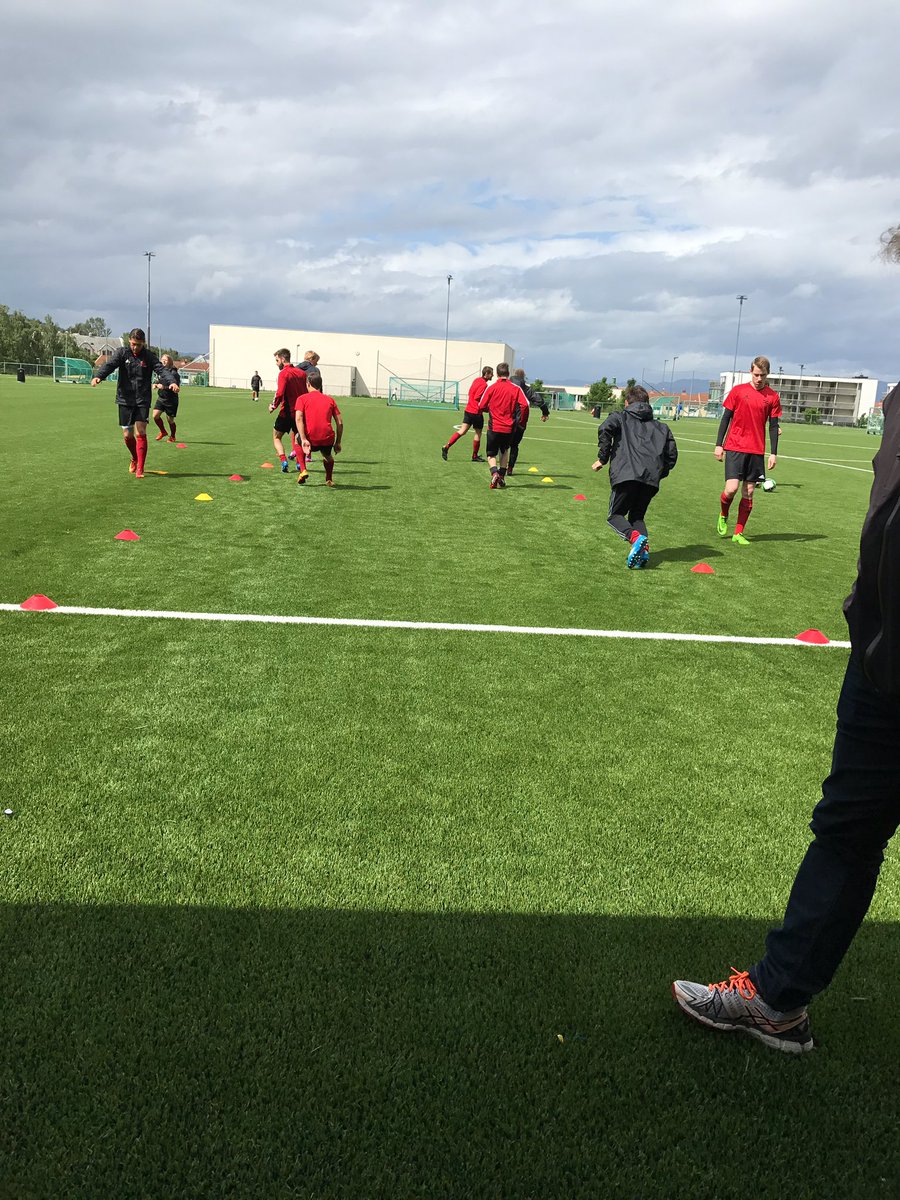 Gutta er i oppvarming. #5div3 #toppkamp