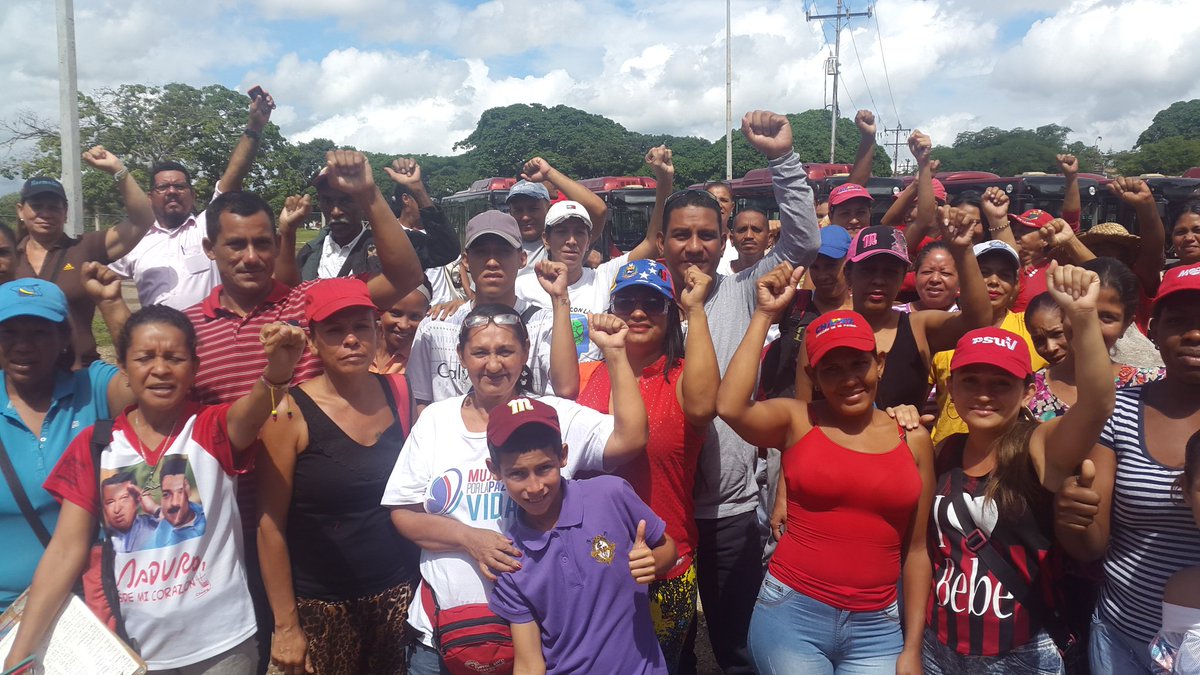 PsuvEliezer's tweet photo. las y los chavistas aleqre estamos contruyendo la patria de Bolivar y chavez.recibiendo lineamiento fe nuestro partido Psuv. https://t.co/Ye5uRcUNoU