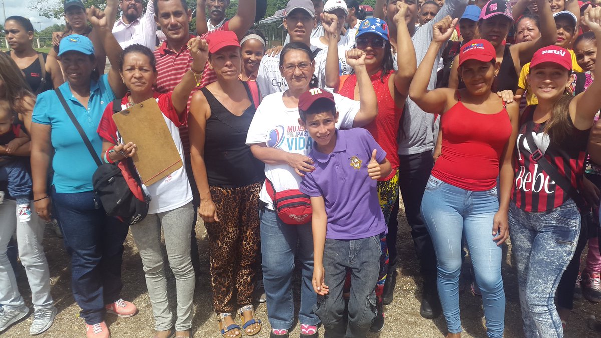 PsuvEliezer's tweet photo. las y los chavistas aleqre estamos contruyendo la patria de Bolivar y chavez.recibiendo lineamiento fe nuestro partido Psuv. https://t.co/Ye5uRcUNoU