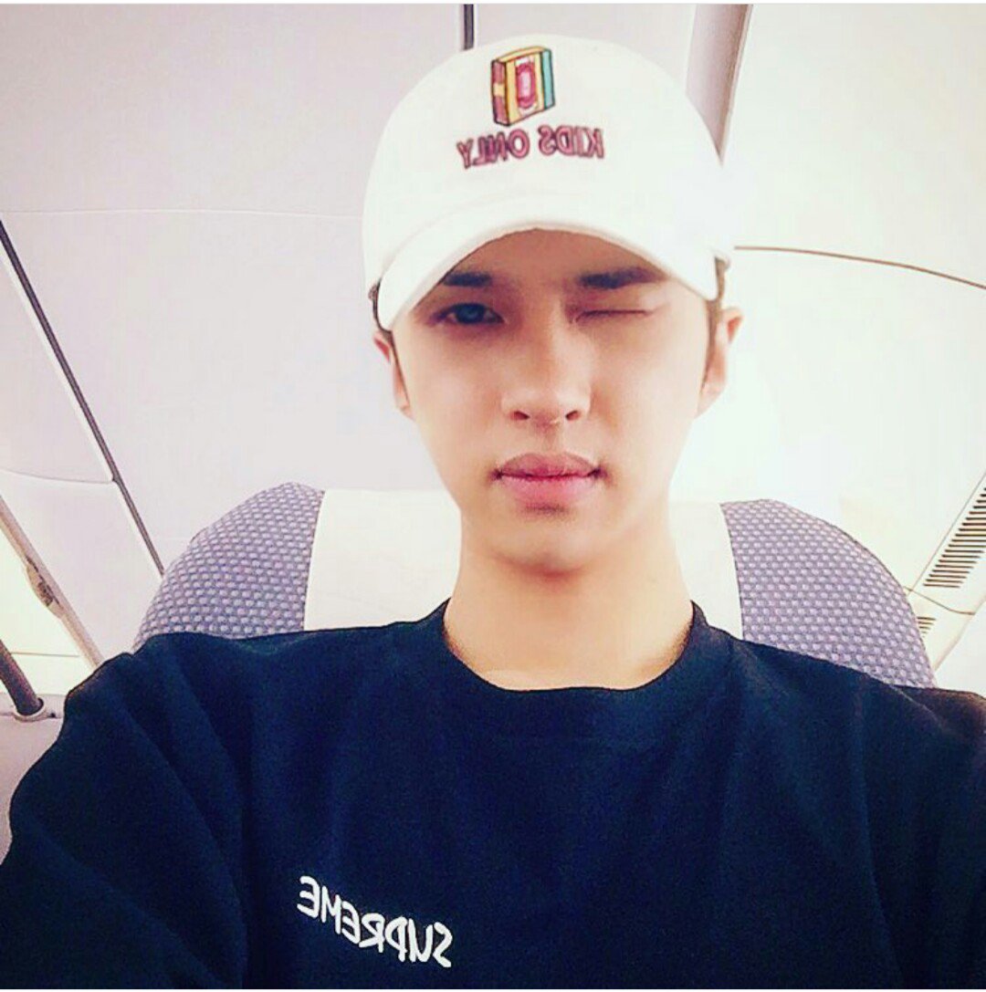 vixxkenD's tweet image. Snapback attack #starlightselfieday