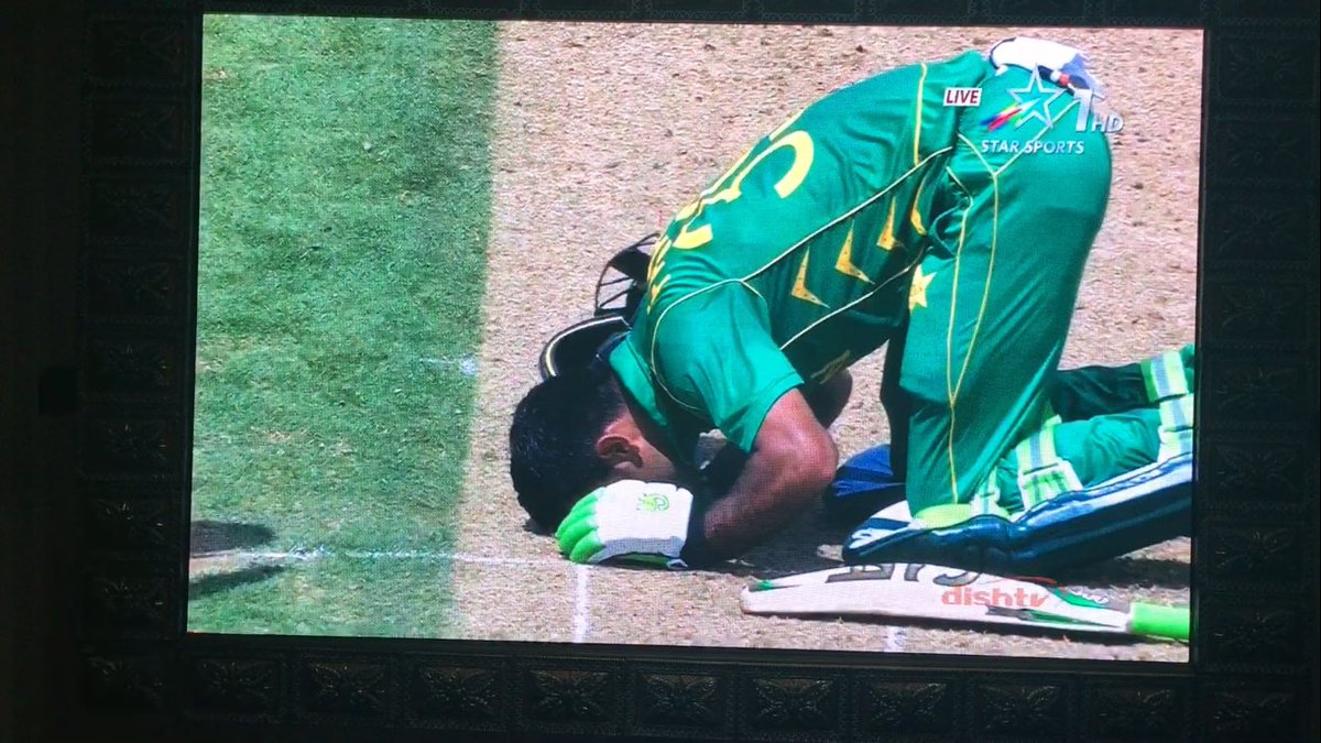 DrBushraIqbal's tweet photo. Jiyo Fakhar Zaman 👏👏👏 Ma Sha Allah Congratulations 🎉✨💫💚 💯✅
#PAKvIND #ICCChampionsTrophy2017 #CT2017Final #FakharZaman #TeamGrean https://t.co/wE4pPyLE5U