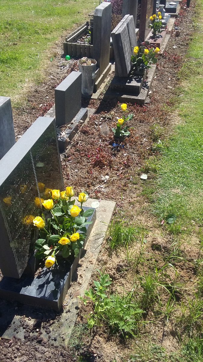 robtenpasteight's tweet image. Psst! Worth buying an extra bunch of flowers when visiting cemetery. Neighbouring graves may not have friends &amp;amp; family to give any TLC. :)