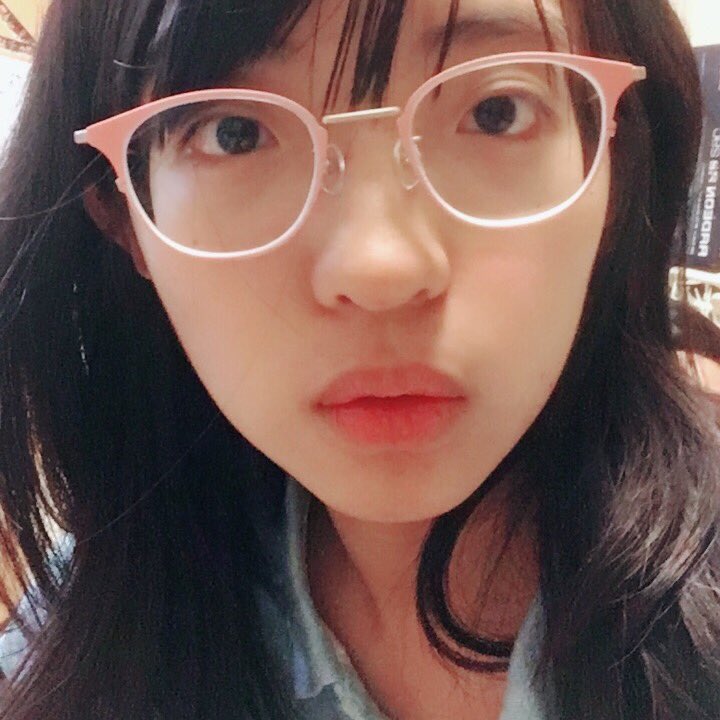 ট ইট র 近藤那央 Nao Kondo 新しいメガネです 輪郭がすごいことになってる 相当目が悪いですね 目が小さくなるのつらみ