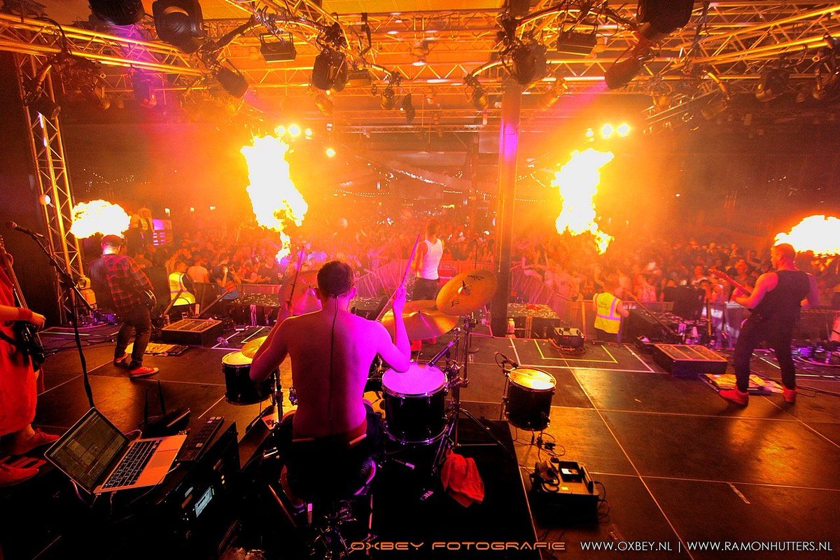 Wat een weekend! Eindhoven en Harmelen gingen aan! VLAMMM! @buitentoernooi  <a href="/CresponKPJ/">Crespon KPJ Harmelen</a>  
Komend weekend <a href="/heksenfestijn/">Heksenfestijn</a> en <a href="/ZinderendAcht/">Zinderend Acht</a>