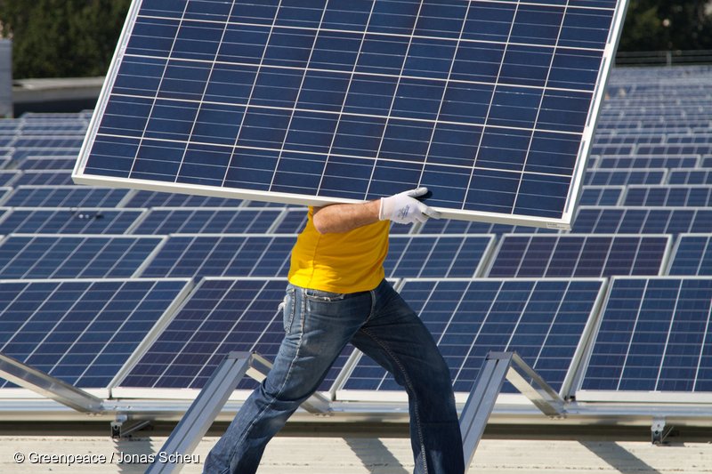 Greenpeace's tweet photo. Solar power is going to kill fossil fuels faster than we thought https://t.co/pObrTrHIwu https://t.co/9ylVUzY8pN