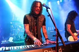 HAPPY BIRTHDAY DIZZY REED.  LET\S CRANK SOME  