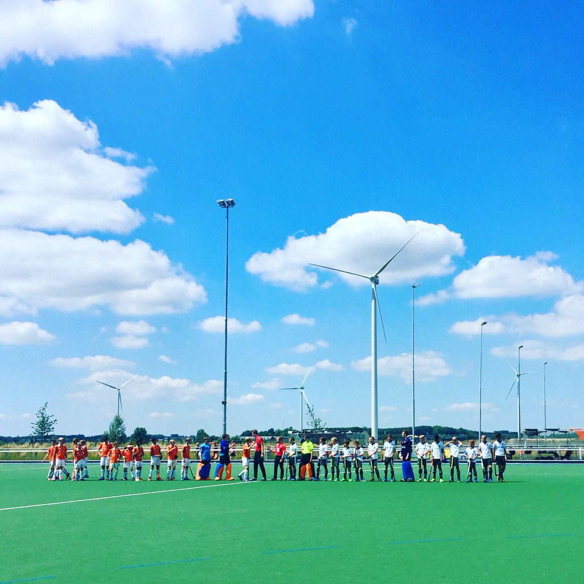 Mooie hollandse lucht💚 3/4e plek vs <a href="/hcbloemendaal/">HC Bloemendaal 🏑</a> JC1 #nkc2017