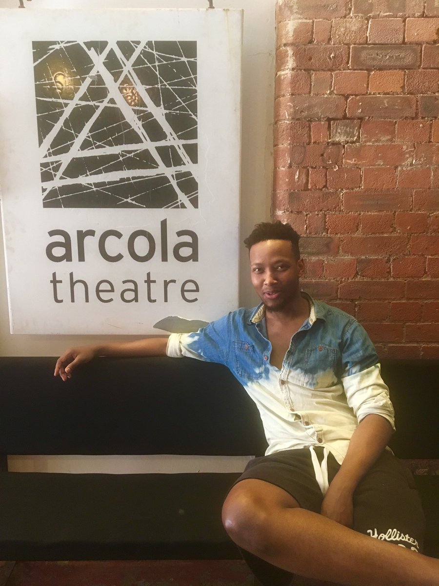 Allowing our fave to bring sexy back <a href="/arcolatheatre/">Arcola Theatre</a> right now. What a #DREAMER <a href="/SimonMokhele/">Simon Mokhele</a> 

bit.ly/2r1ZmoX