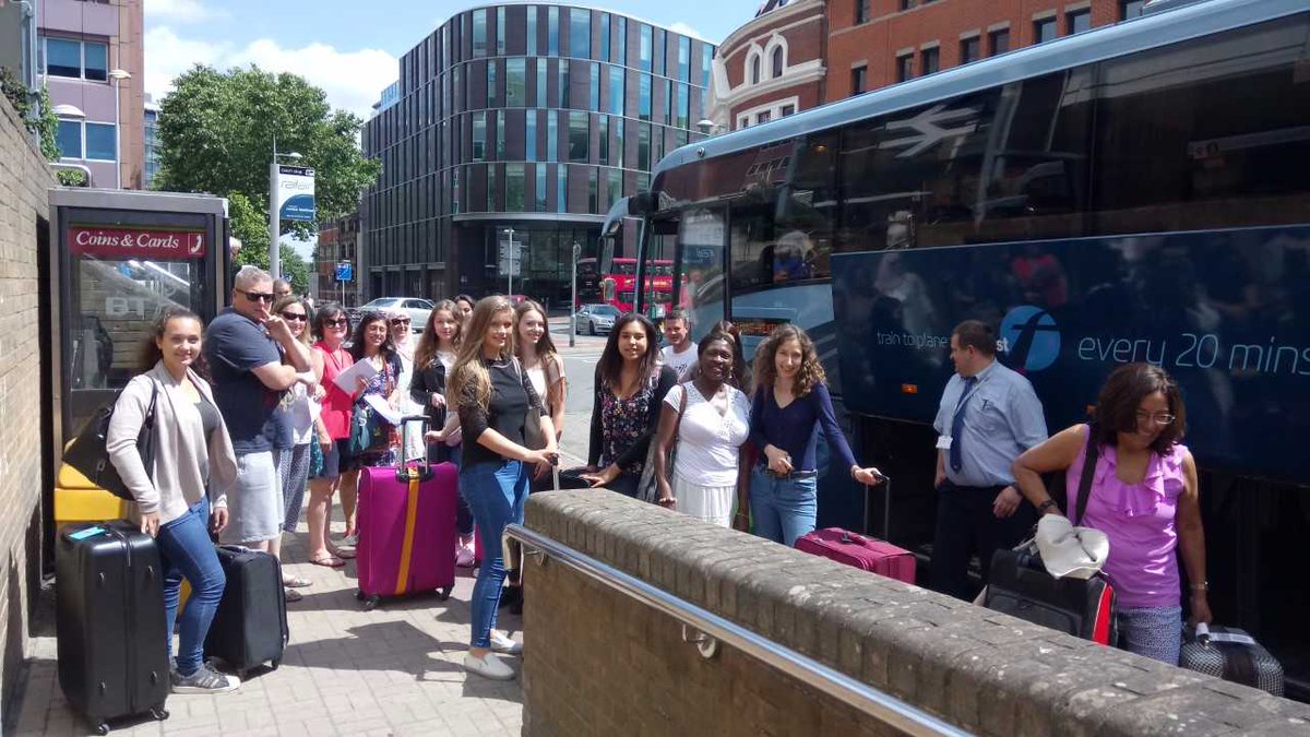 Students from Dusseldorf arrive for three week taste of living and working in twinned town readingchronicle.co.uk/news/15355148.…