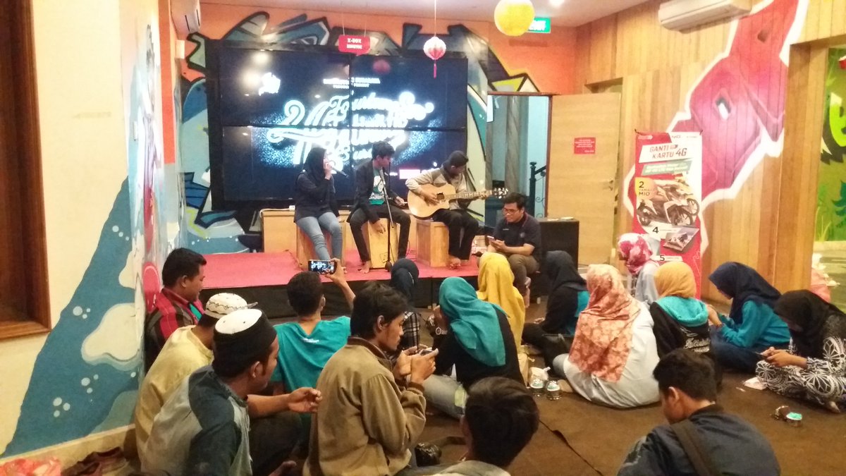 Admin sedang di Acara Anniv 4th <a href="/OfficFatinSby/">Fatinistic Surabaya</a> di Loop Station Surabaya <a href="/FatinSL/">Fatin Shidqia Lubis</a> <a href="/Fatinistic/">Fatinistic OFFICIAL</a>