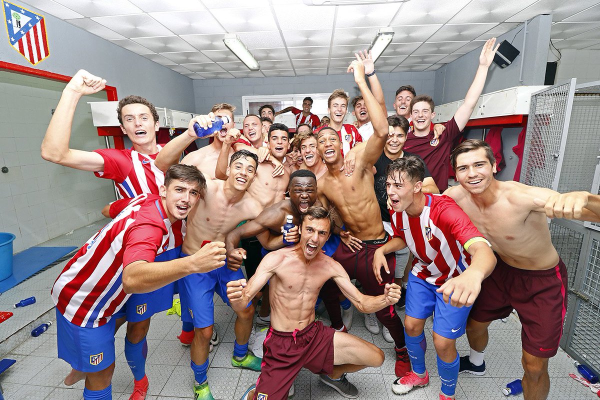 AtletiAcademia's tweet photo. COPA DEL REY JUVENIL | SEMIFINAL (Vuelta)
¡Clasificados para la final! 🏆👑
¡Vamos Atleti! 🔴⚪️🔴
Atlético 2-0 @CanteraSFC 
⚽️ Yael y Joaquín https://t.co/uevbWIv78e