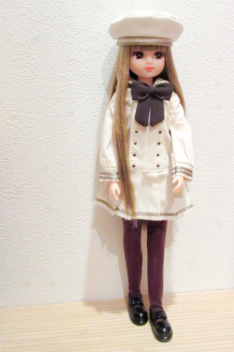 みづき No Twitter 友だちと日本橋のリカちゃんキャッスルのちいさなおみせ行ってプレゼントしてもらったお楽しみリカ ちゃんにアゾンのギムナジウムセーラーワンピース着せたらハイパーかわいい アイプリントが私の好きな茶系なんですよ