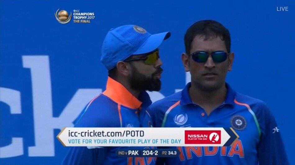 Kohli: how did you keep your calm with bowlers like these? Dhoni: I'm dead inside.
