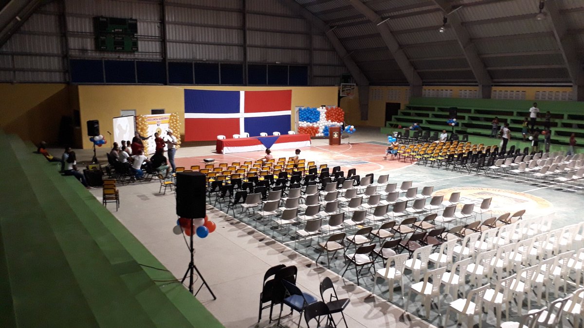 Damianaquinotv's tweet image. #Premioalaexcelenciaacademica #Bohechio2017 #Paraquelascosasbuenaspasen @Lomerosoy @LGALVA @BohechioRD #Arroyocanocambia #Somosserie109