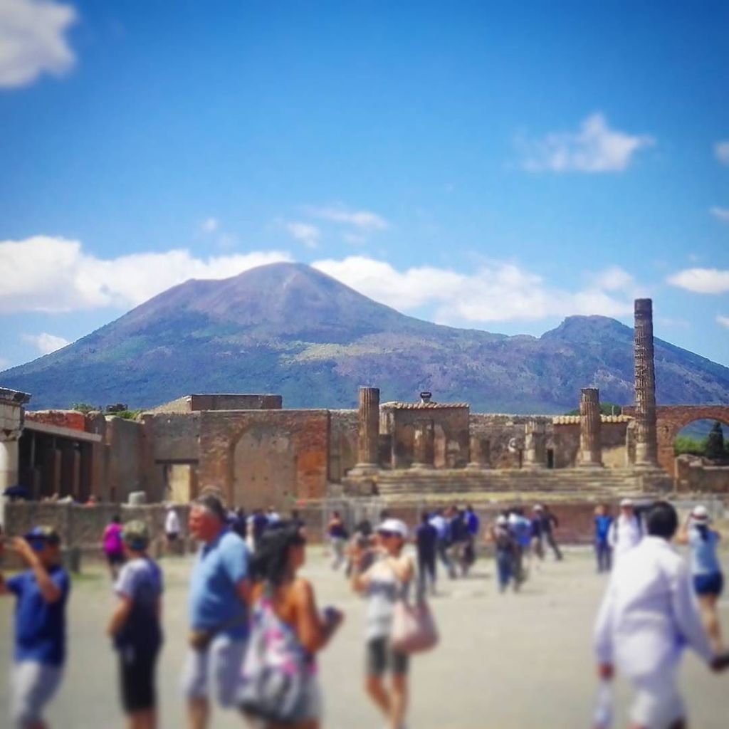 ElliSylvia's tweet photo. Il foro, Pompei 🌋

#pompeii #pompei #italy #italie #ruins #holiday #vacation #vesuvio https://t.co/2Th73Q9Txw https://t.co/qnaYqL0Ty0