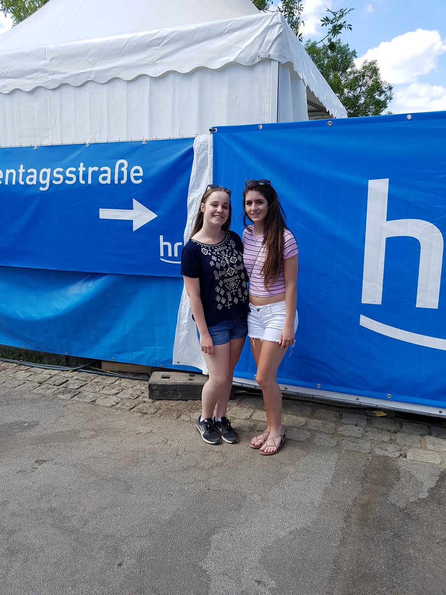 nsmalltowngirln's tweet photo. #hrTreff ๐
Ich grรผรe das Hessenschau-Team! ๐๐ค https://t.co/jaAumyTzJX