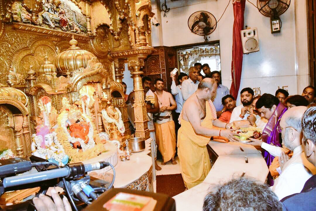 aniljaindr's tweet photo. आज श्री सिद्धिविनायक मंदिर में राष्ट्रीय अध्यक्ष @AmitShah जी के साथ गणेश जी के सबसे लोकप्रिय रूप का दर्शन कर आशीर्वाद प्राप्त किया। https://t.co/CeLkQaAkab