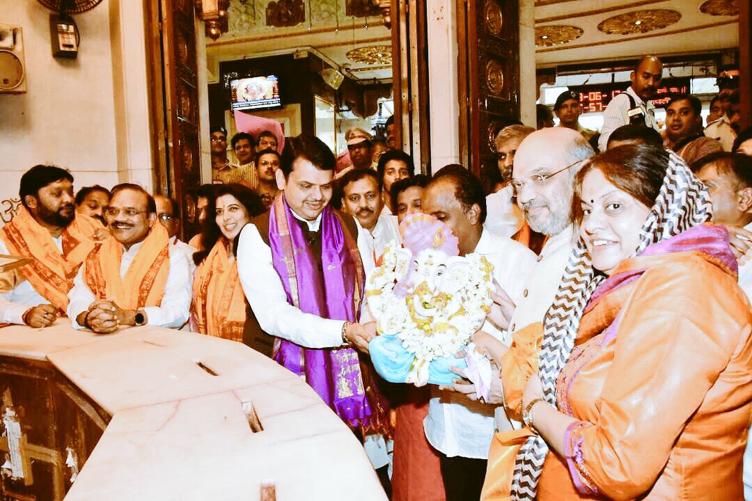 aniljaindr's tweet photo. आज श्री सिद्धिविनायक मंदिर में राष्ट्रीय अध्यक्ष @AmitShah जी के साथ गणेश जी के सबसे लोकप्रिय रूप का दर्शन कर आशीर्वाद प्राप्त किया। https://t.co/CeLkQaAkab