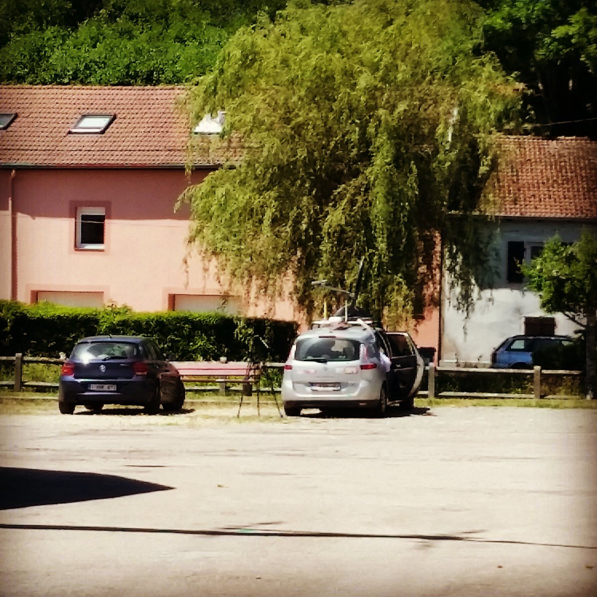 MelodieMouzon's tweet photo. Quand tu tombes sur des confrères de #rtltvi à #Docelles alors qu il n y a pas un chat dans les rues #AffaireGregory @CGiltay https://t.co/KSwb23vPWt