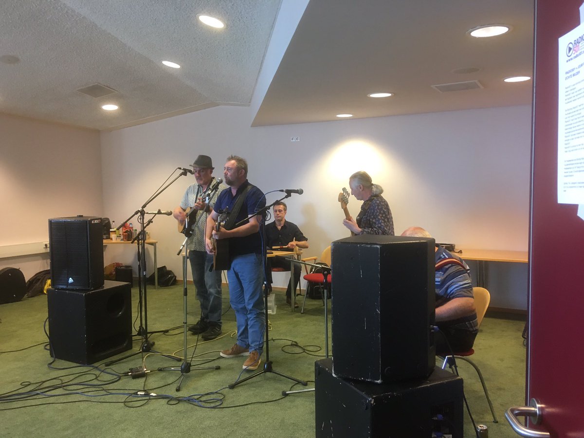 00MarkOO's tweet photo. Hoorn festival @SandrunnersBand https://t.co/uRBh6EGB2w