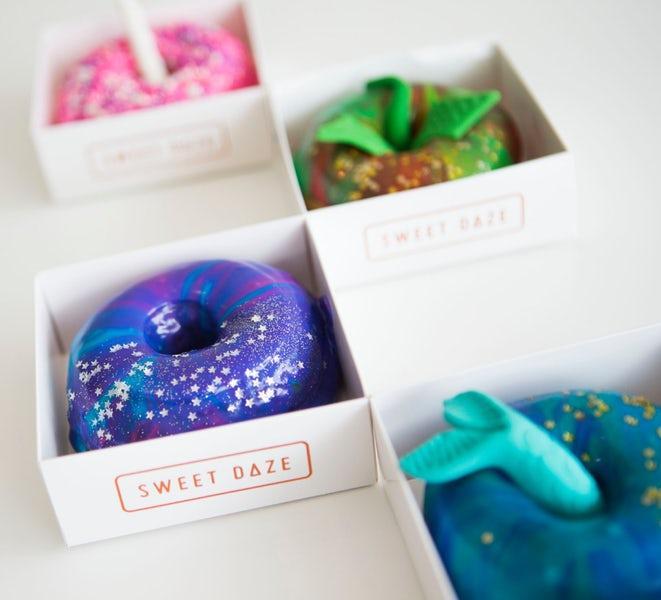 dallasnews's tweet image. Unicorn doughnuts and black ice cream? Richardson's Sweet Daze serves up 'designer desserts' guidelive.com/food-and-drink…