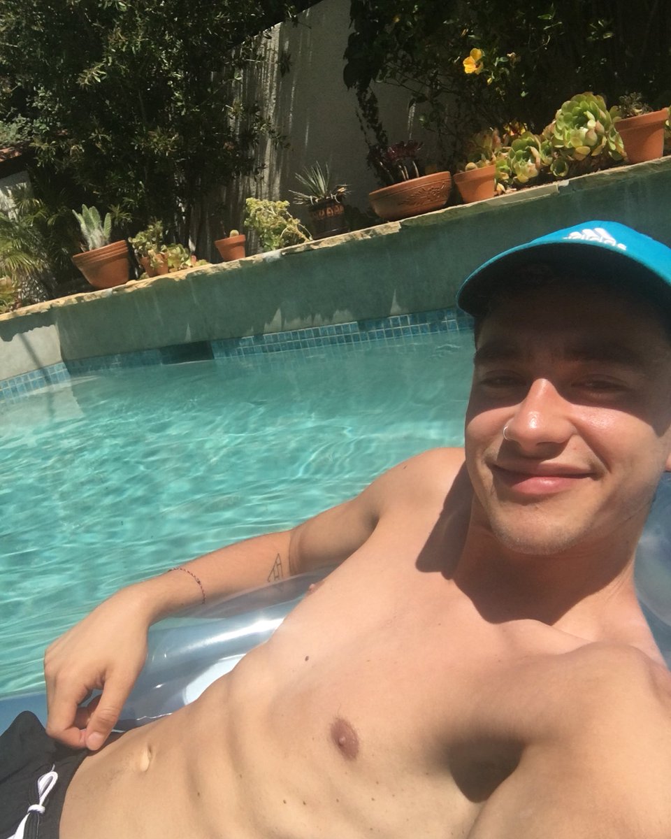 alexander_olly's tweet photo. happy fathers day to me https://t.co/UUmf4c0gCl