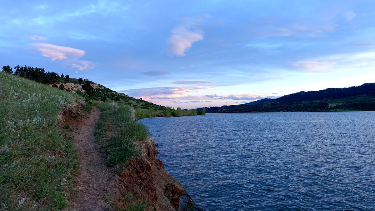 luciwest's tweet photo. Sunset trail along #HorsetoothReservoir.
#FtCollins #Colorado #horsetoothd https://t.co/IVFdksnZZs