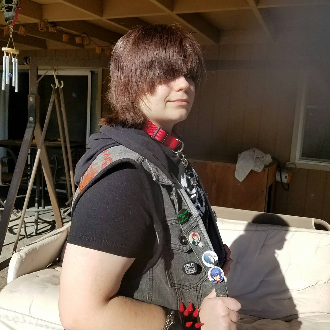 Pidgejaku's tweet photo. New Haircut. Status: even more emo than before https://t.co/EX6uPzt3ZZ