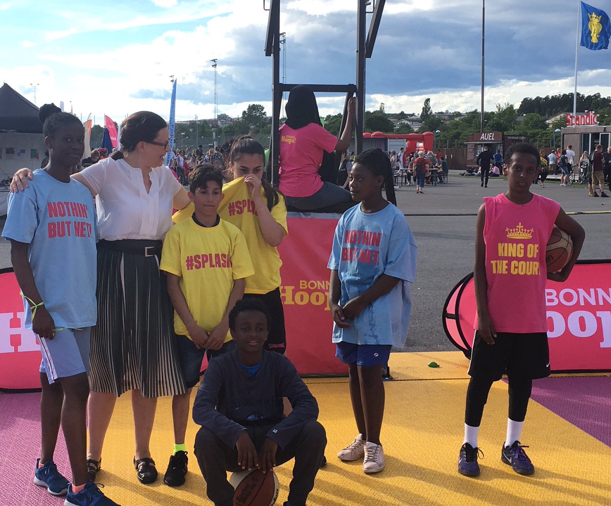 Två lätta poäng. När andra överger förorterna satsar basketen. Både <a href="/Ollehakanson/">Olle Håkanson</a> och @Fryshuset fanns förstås på plats på #järvaveckan