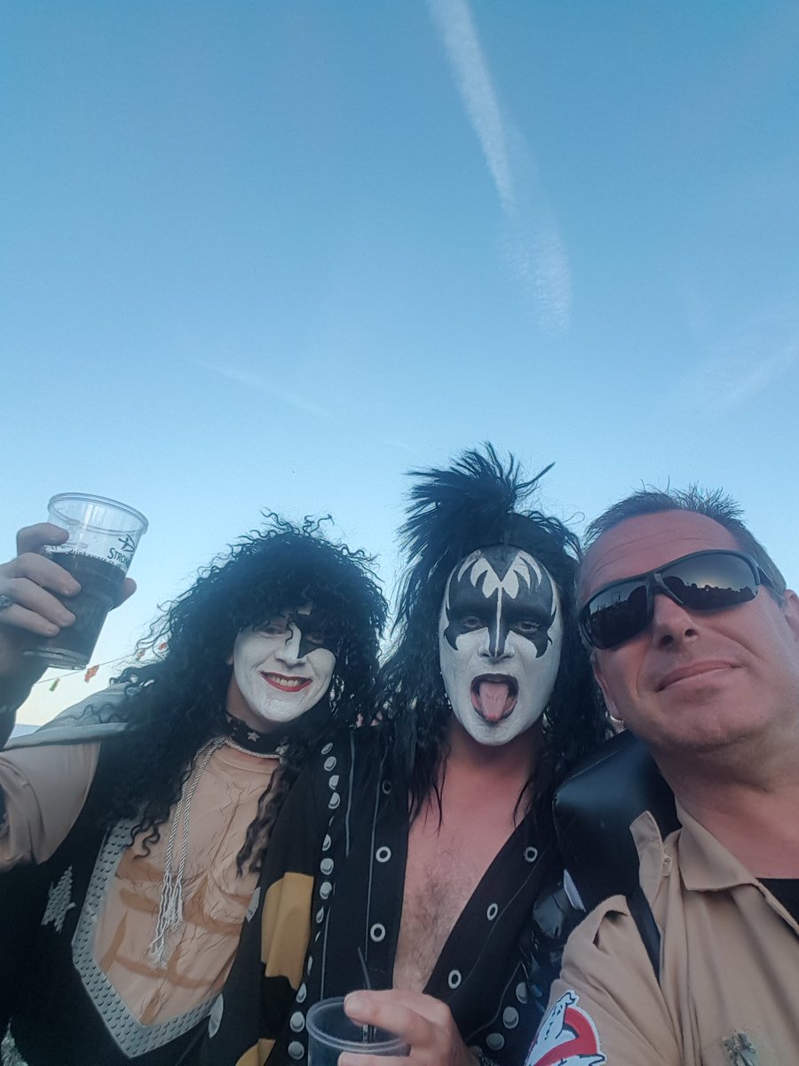 andybaymax's tweet image. My good m8s at let's rock 80s Leeds