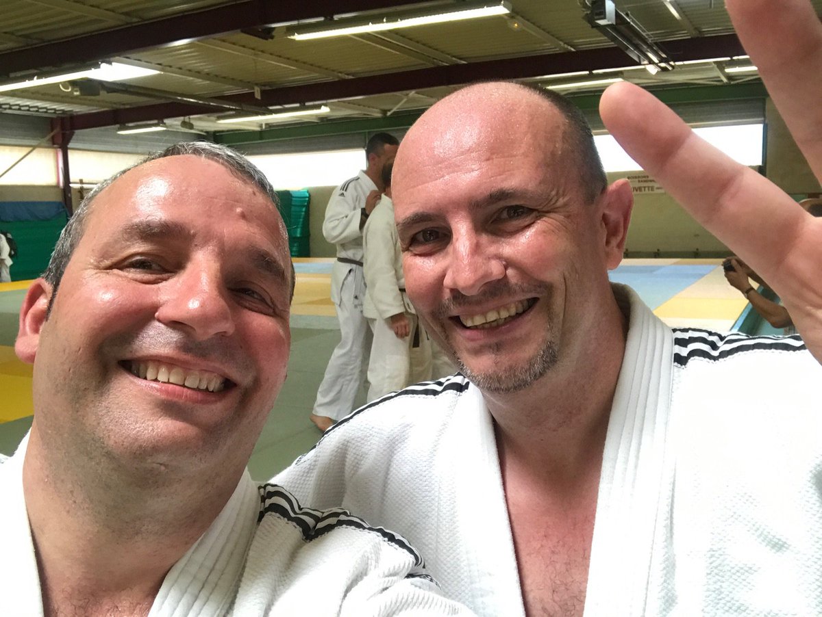 Gilles_XV's tweet photo. Ça y est ! UV 3 &amp; 4 en poche!!! Plus que l'UV1 en décembre pour la ceinture noire 1 Dan. Complètement vidé mais heureux! https://t.co/UWleXB63eY