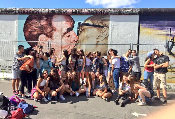 Keith_Morino's tweet photo. Nostres alumnes 4t ESO a Berlin, i 2n ESO a Hondarribia, gaudint viatje fi de curs i colònies! @institutteatre https://t.co/VK6CZbwawm