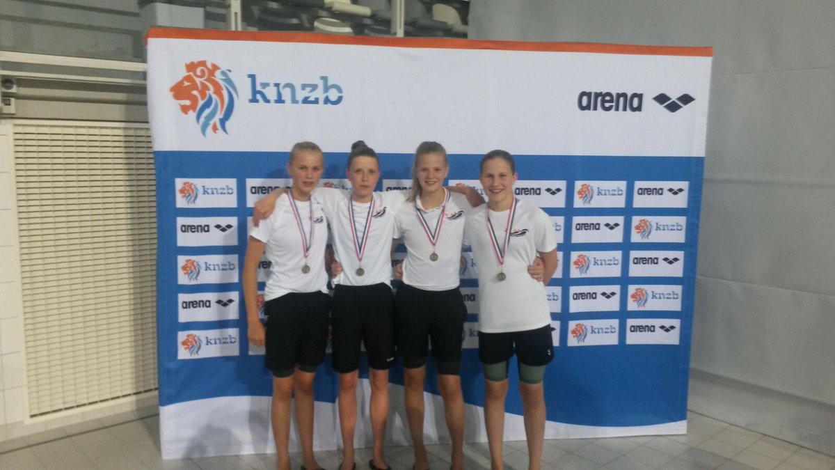 44_zv's tweet photo. Zilver en brons op #NJJKlb2017 #ZV44. Lindsey Berghuis 2e op 200 vrije slag. Mooie afsluiting door 3e plaats 4 x 100 vrij meisjesestafette. https://t.co/KTaAUZa6B9