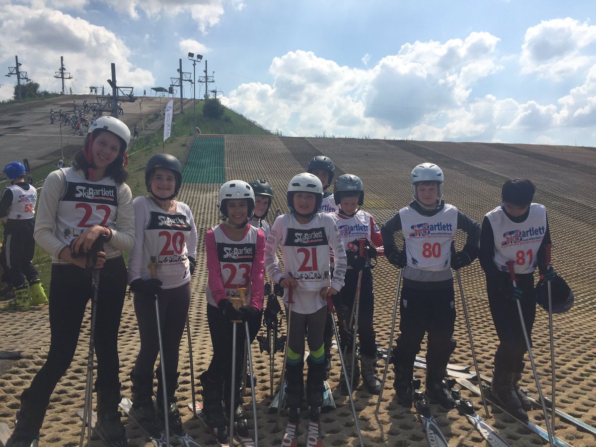 MissLGCole's tweet photo. Blazing sunshine for the London School's Ski Race! @LatymerSport https://t.co/j6nOXyA9mu
