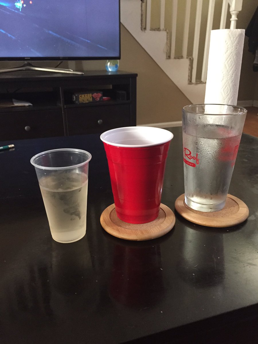 NeddraASmith's tweet image. Ready for some #Netflix!
#fourhoursalone #3drinks #notgettingup 😄👍🏾 #happySunday