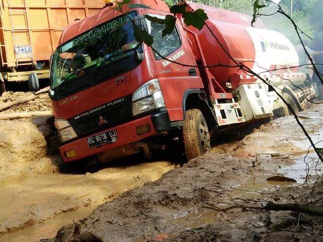 teddy_bariadi's tweet photo. ..tak menghalangi tekad utk memberi manfaat... *jl kel tulung selapan, ogan komrg ilir https://t.co/XiGPNngmsN